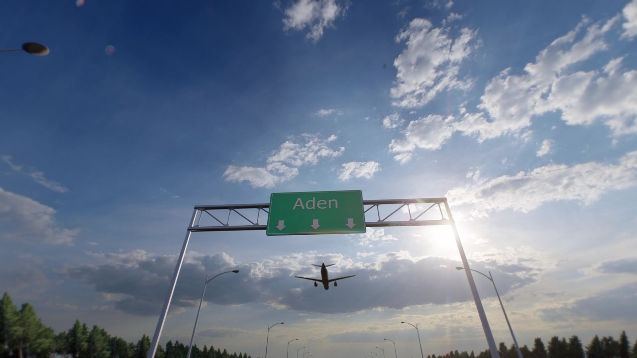 亚丁市道路标志-飞机抵达亚丁机场前往也门视频素材画面3