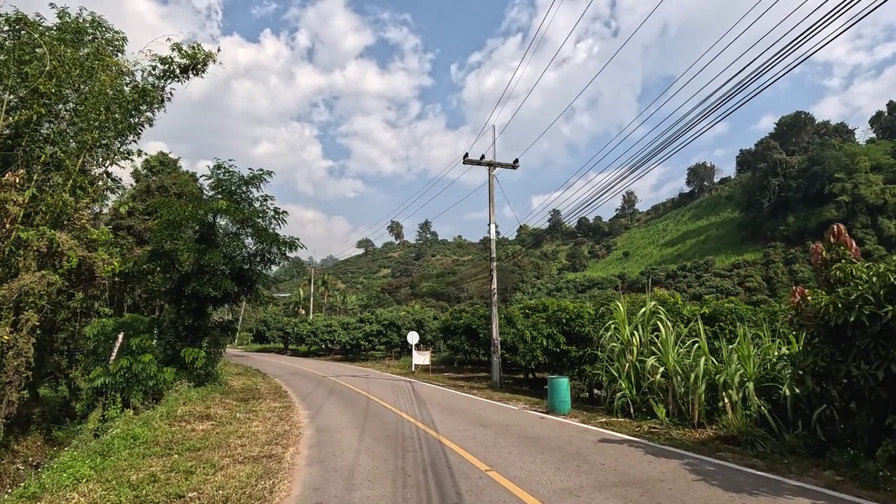 风景优美的乡间公路视频素材