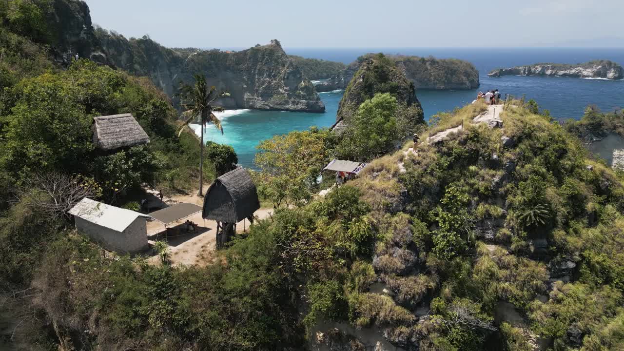 鸟瞰印尼努沙佩尼达岛的钻石海滩视频素材