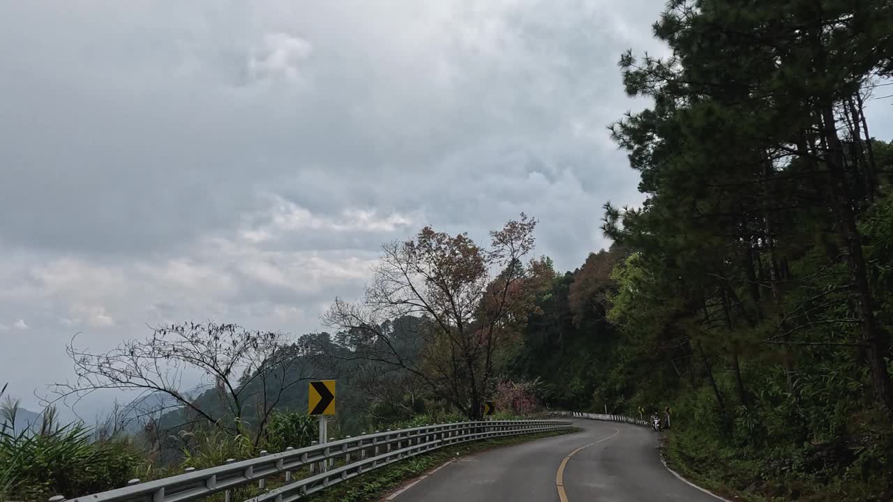 山路摩托车之旅视频素材