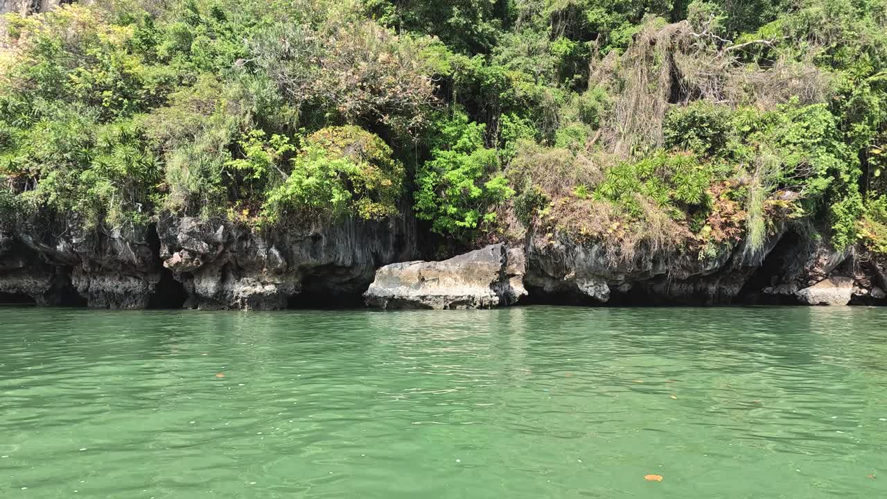 乘船游览风景岛视频素材