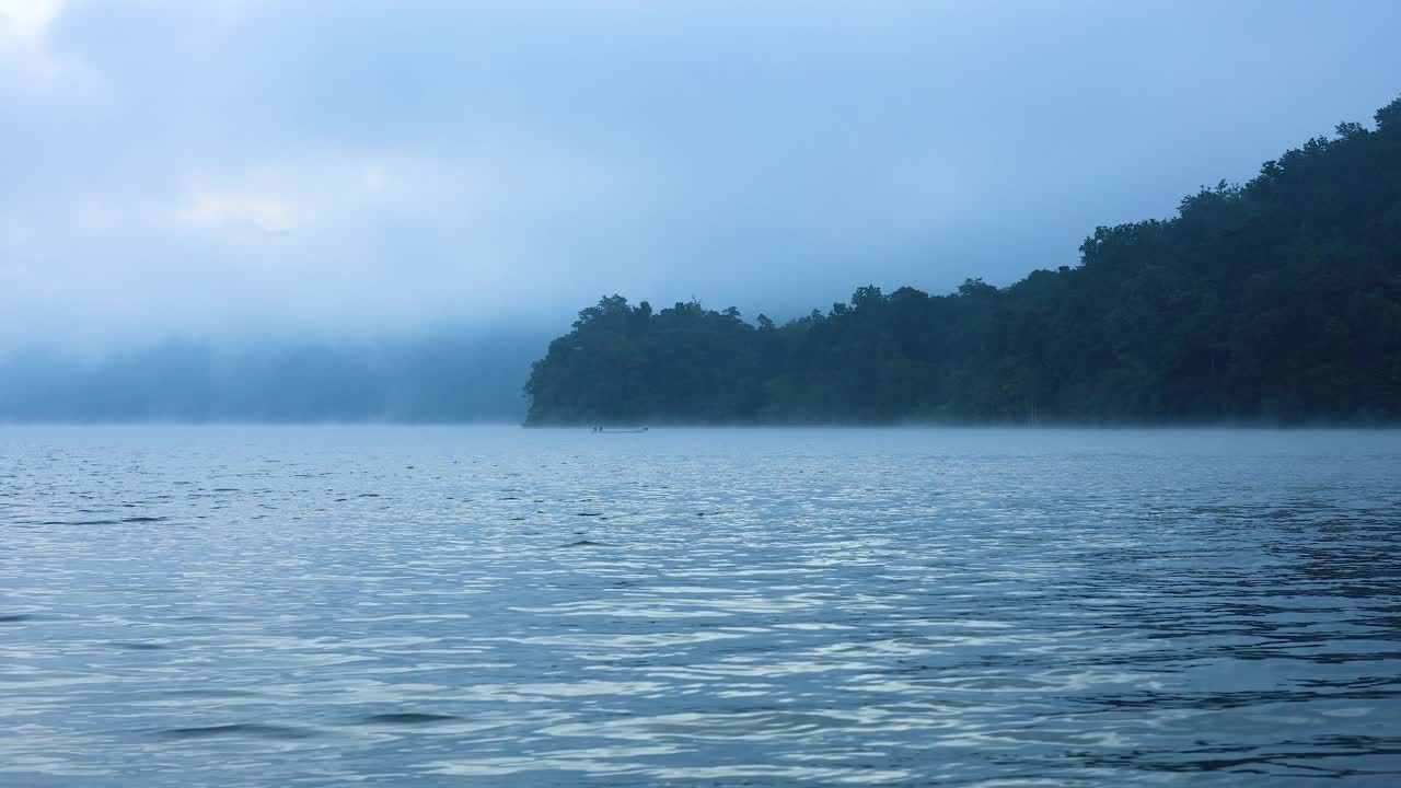 晨雾湖视频素材