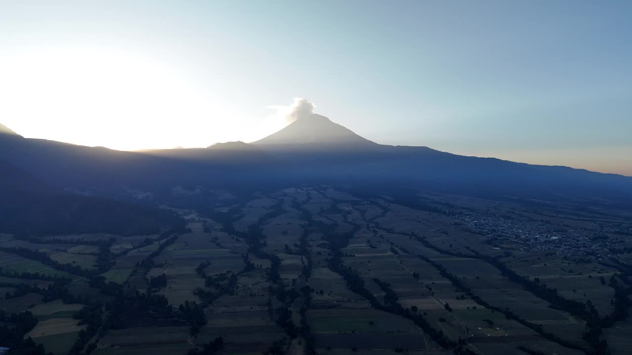 火山波波卡特佩特尔在早上视频下载