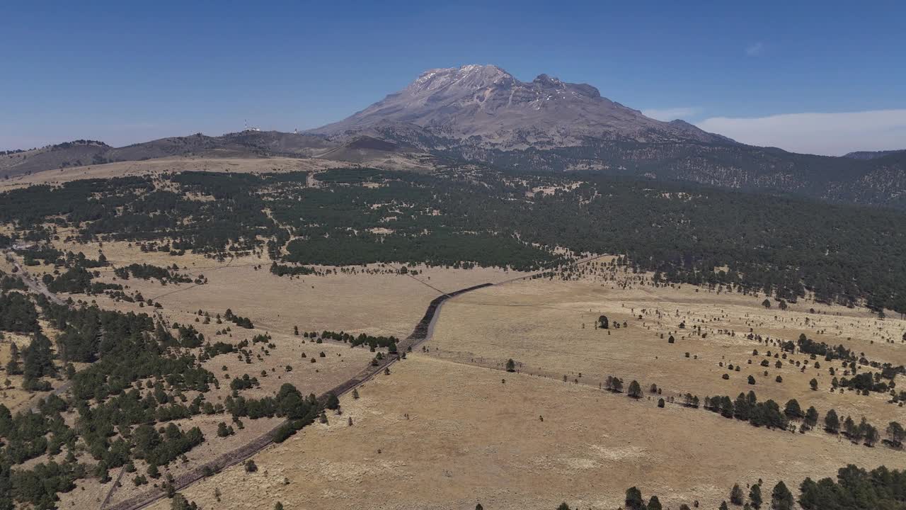 白天的伊兹塔奇瓦特火山视频下载