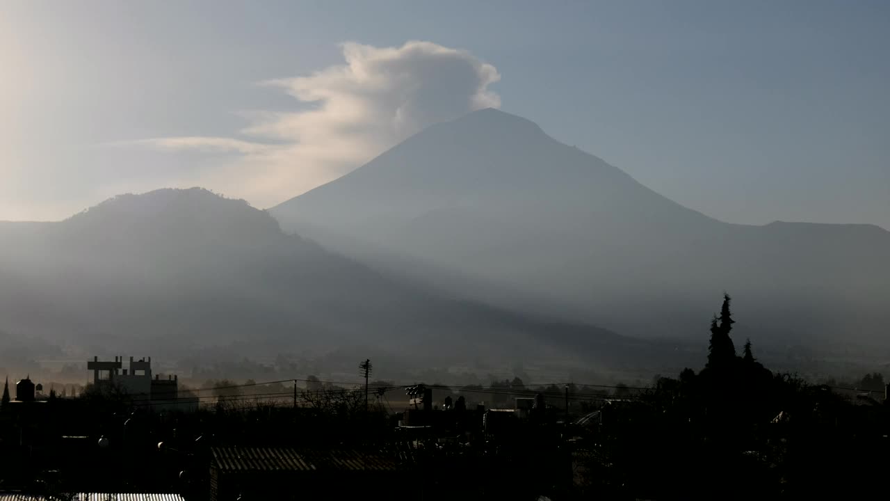 火山波波卡特佩特尔在早上视频素材