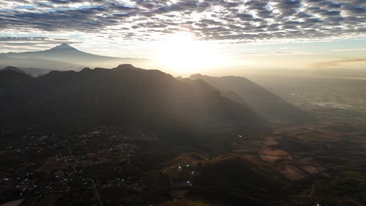 山村的早晨视频素材