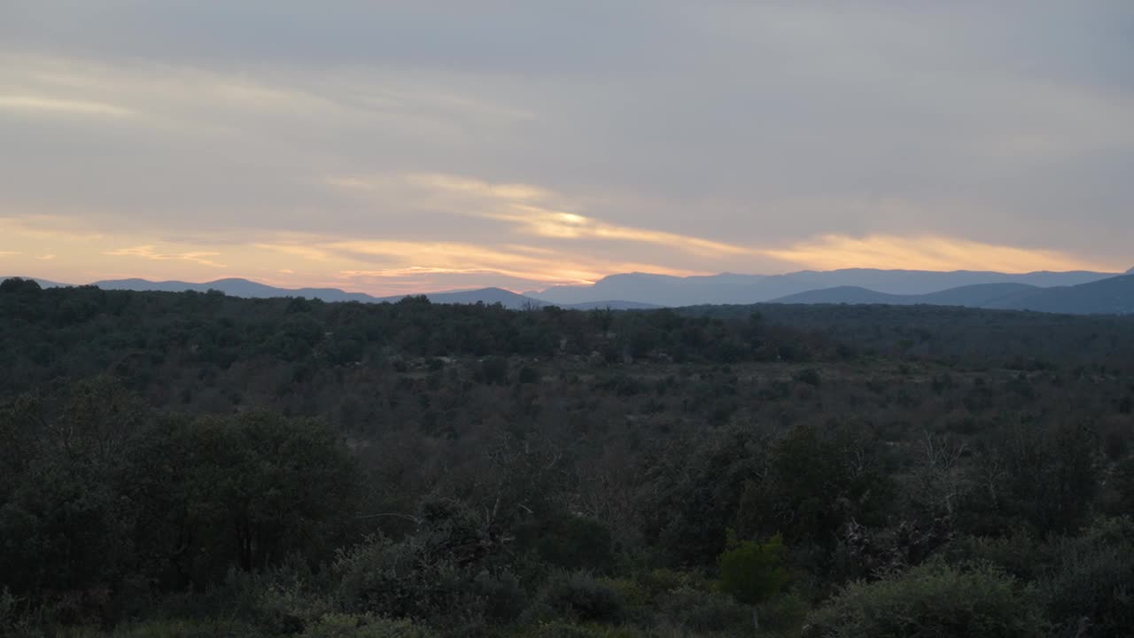 日落时间在Pic St Loup，法国视频素材