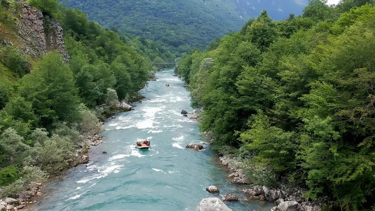 白水漂流-鸟瞰图视频素材