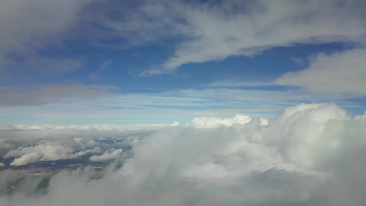 飞行员从空中拍摄的云景视角。Hyperlapse X10。4 k。视频素材