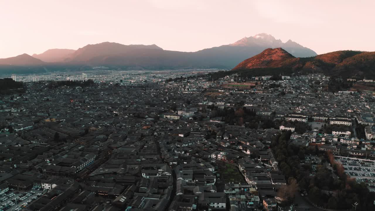 丽江古城鸟瞰图，中国云南。视频素材