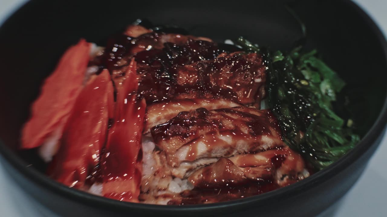 照烧鸡饭视频素材画面1