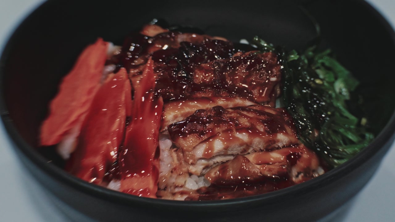 照烧鸡饭视频素材画面2