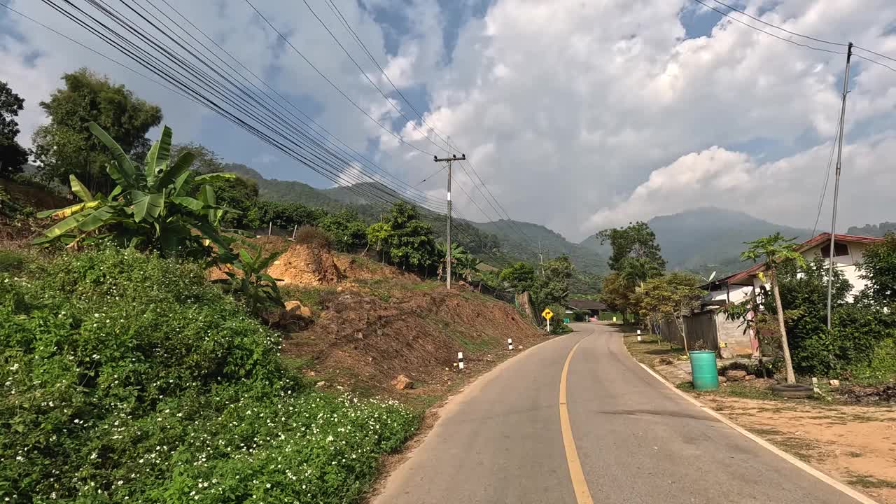 风景优美的乡村公路之旅视频素材