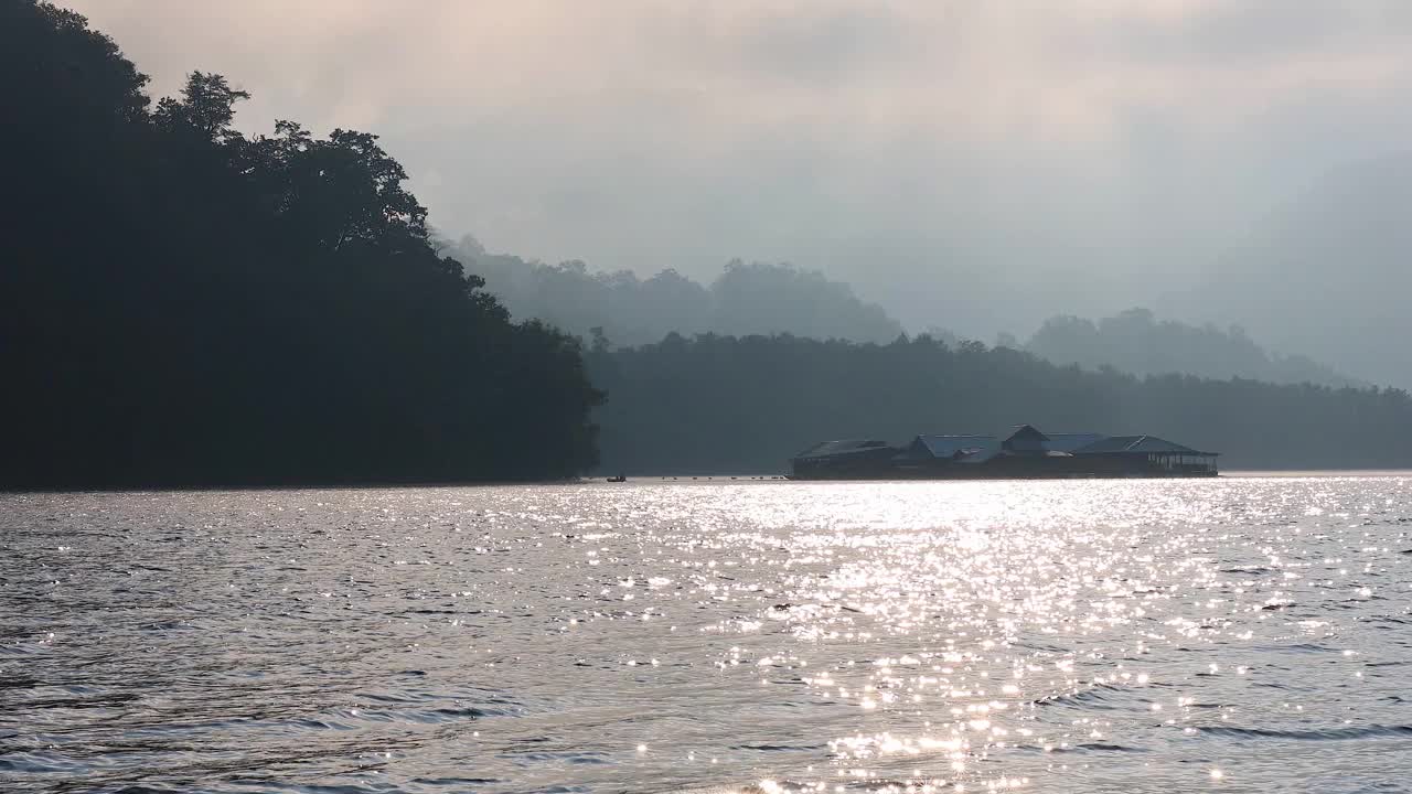 宁静湖日出延时视频素材