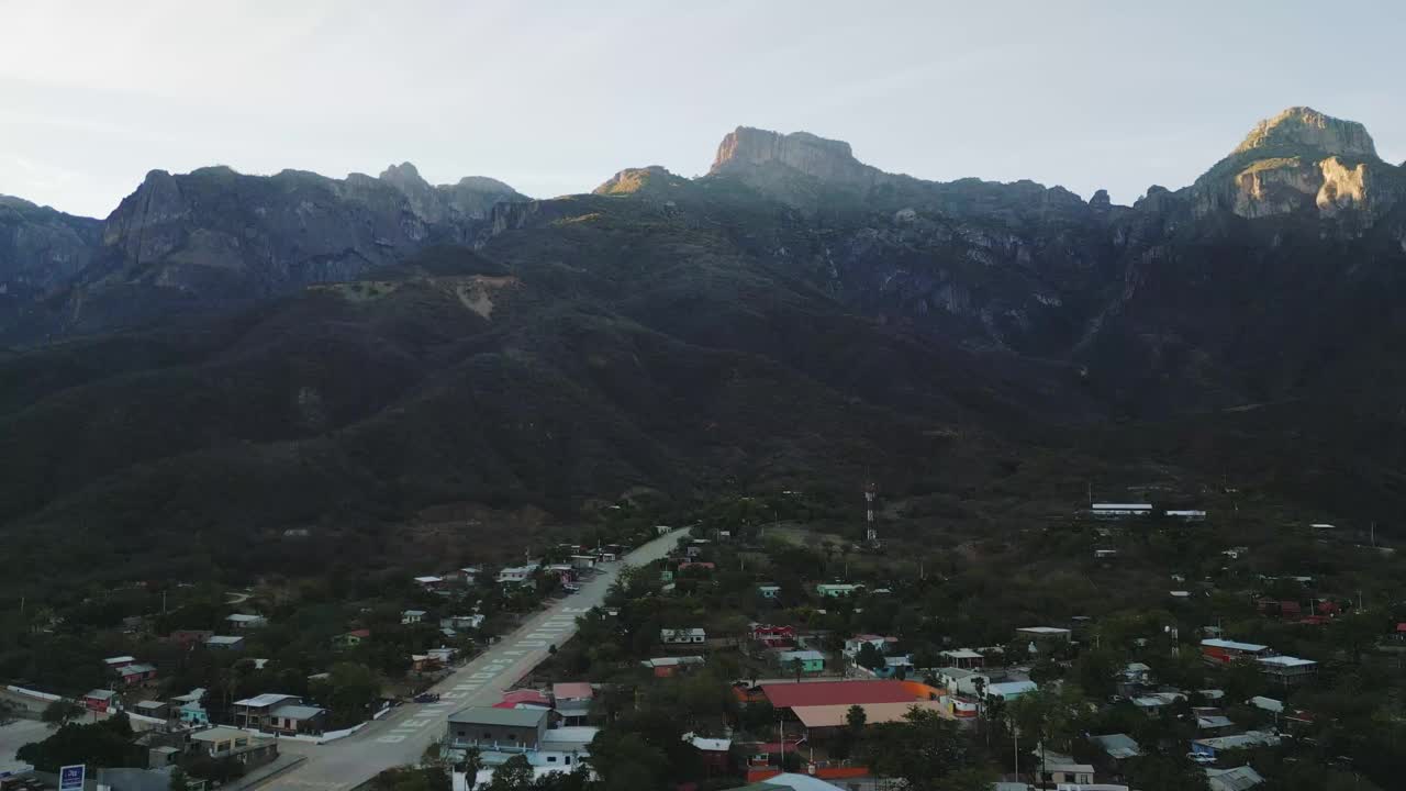 墨西哥独特的铜峡谷墨西哥山村位于西马德雷山脉，奇瓦瓦州，视频素材