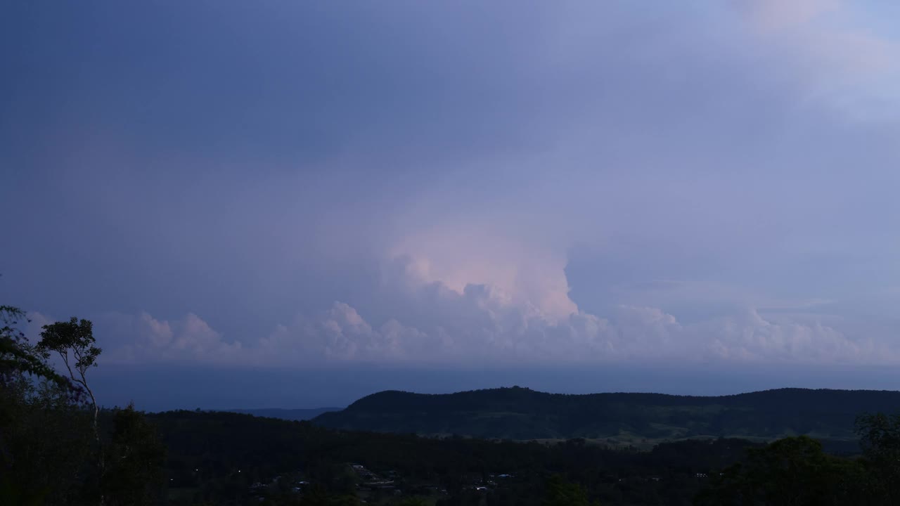 黄昏时雷暴的时间间隔视频素材