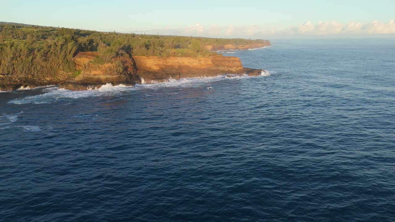 热带海岸鸟瞰图，科哈拉，夏威夷岛，美国。视频素材