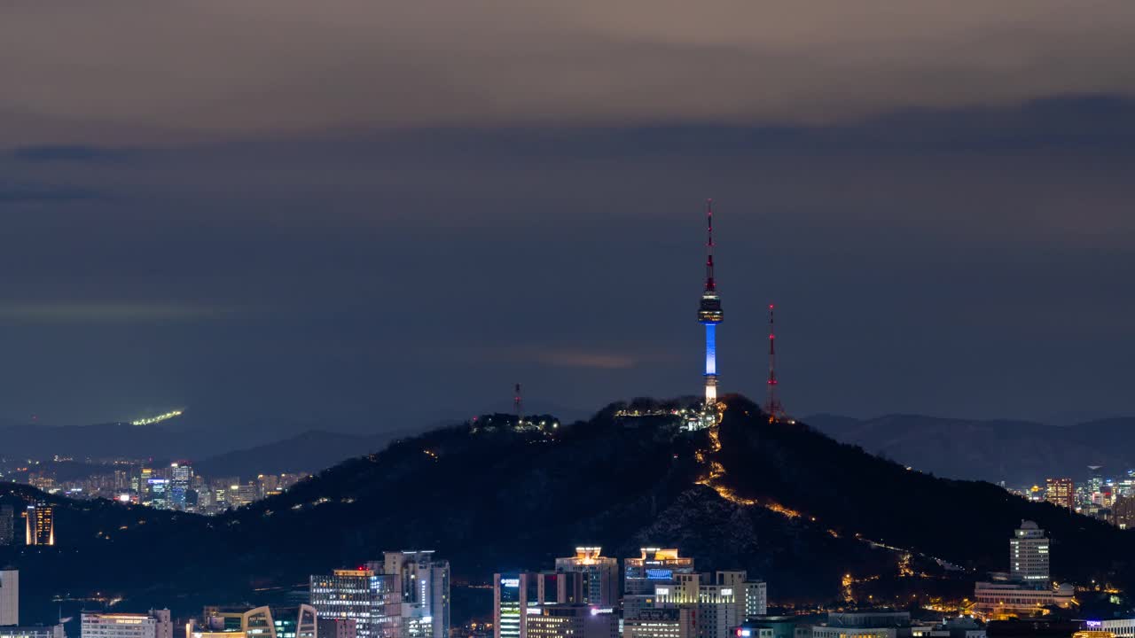 龙山区，南山，N首尔塔，市中心和周围的夜晚/首尔，韩国视频素材