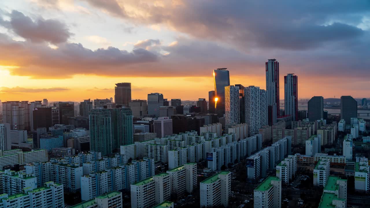 日落时的永登浦区、汝矣岛、汉江、市中心及周边地区/韩国首尔视频素材