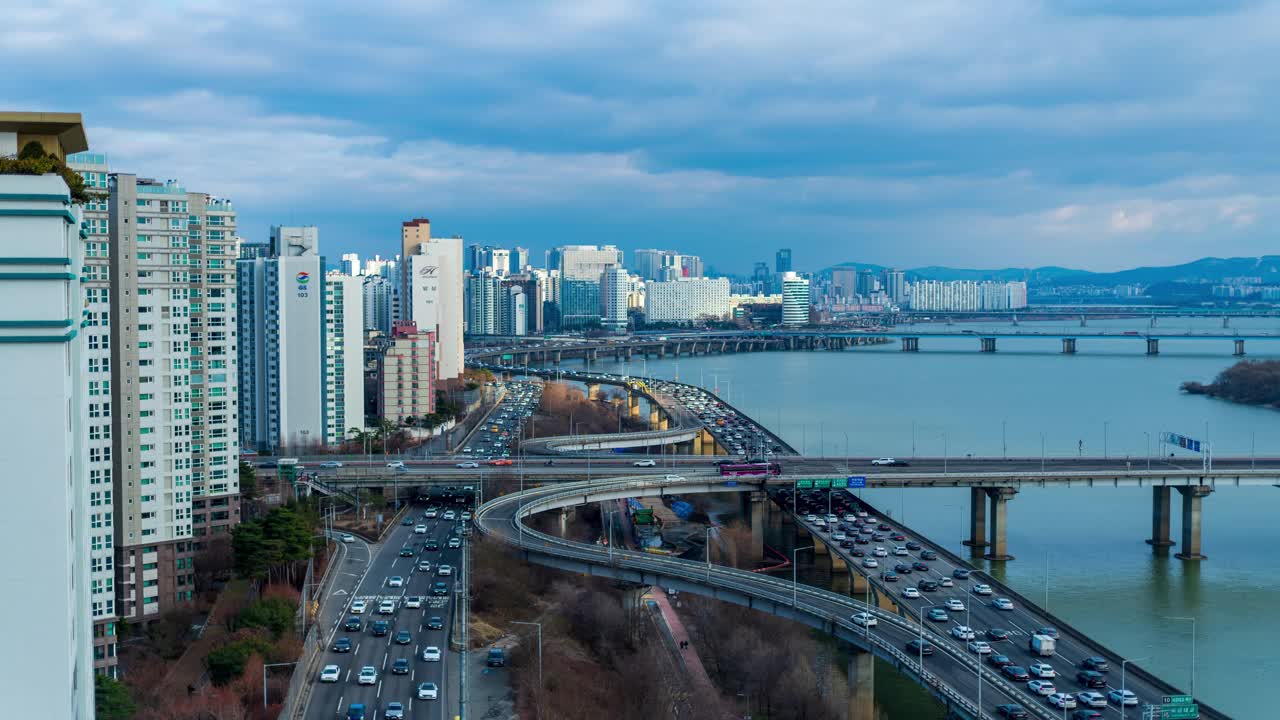 麻浦区、麻浦大桥、西江大桥、江边北路、汉江、市中心及周边地区/首尔视频素材