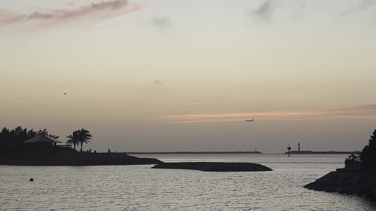 从冲绳那霸的Naminoue Umisora公园看到的夜景视频素材