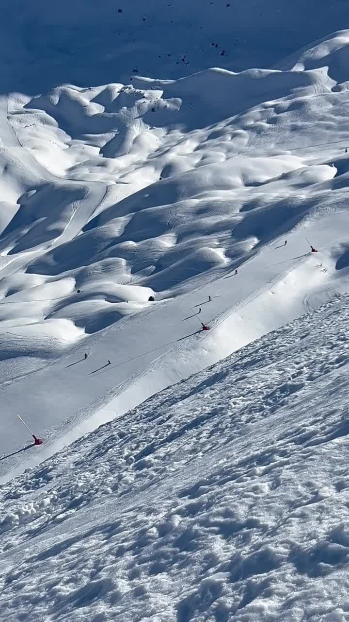 冬季的Courchevel滑雪场景色视频素材