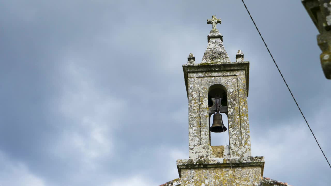 San Bartolomeu de Bresmaus钟楼，西班牙视频素材