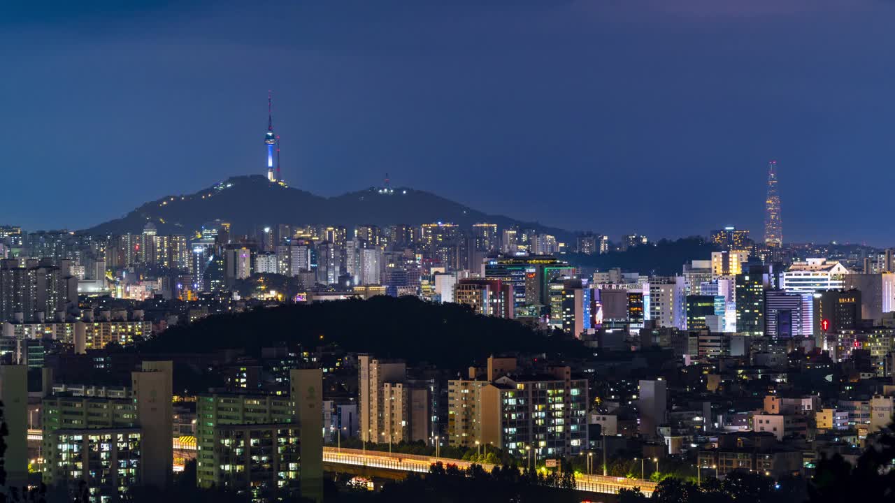 龙山区、南山、N首尔塔、松坡区、蚕室、乐天世界塔、市中心及周边夜景/韩国首尔视频素材