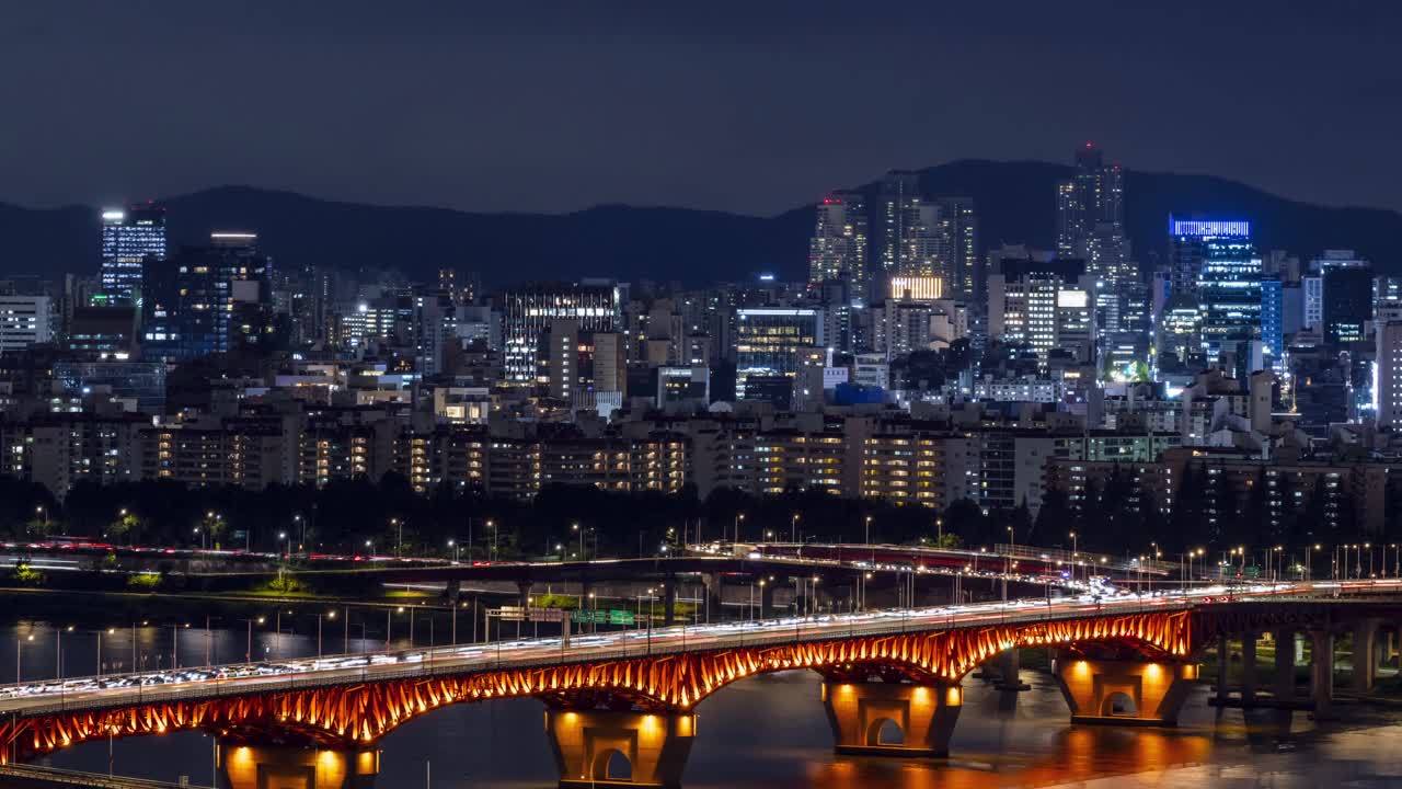 汉江、江南区、圣水大桥、市中心及周边夜景/首尔，韩国视频素材