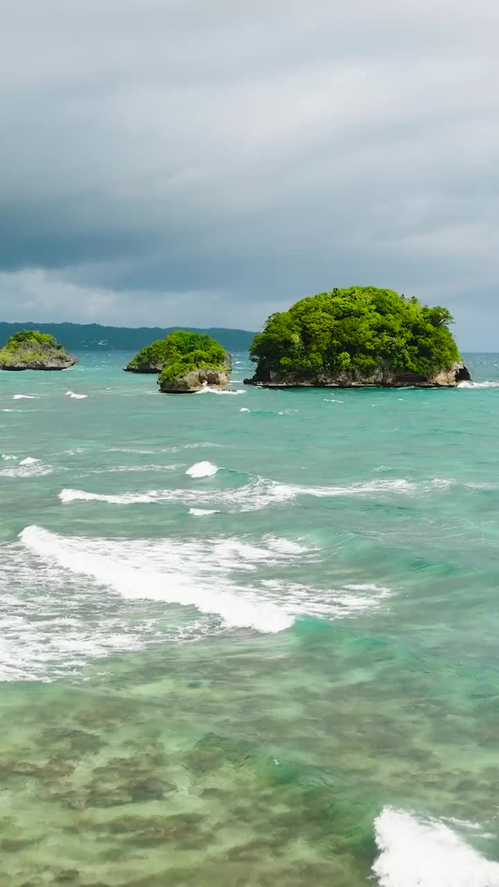 菲律宾长滩岛的海浪。视频素材