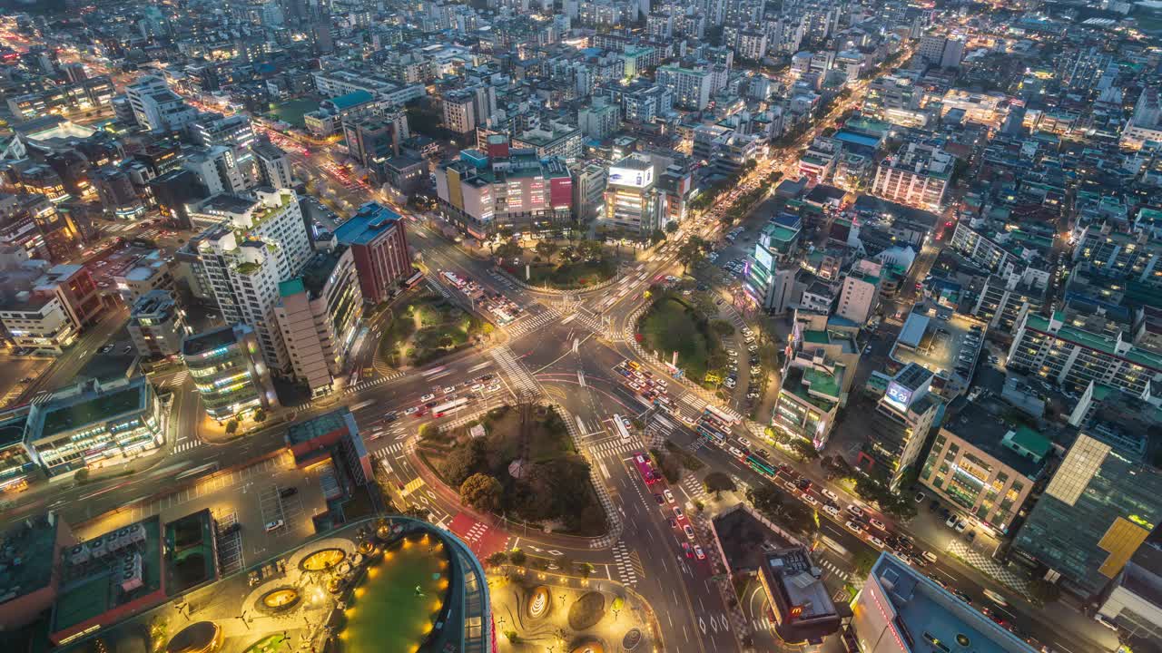 济州市，卢亨十字路口的夜晚/济州岛，韩国视频素材