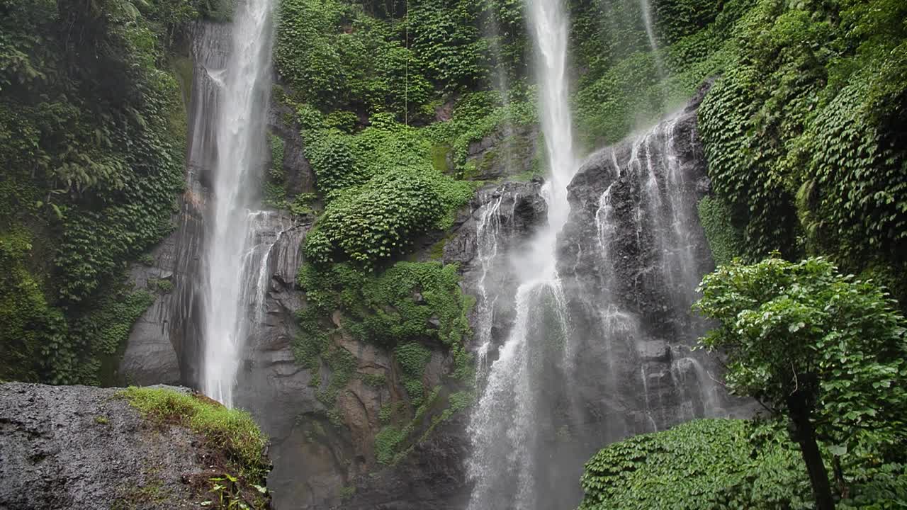 巴厘岛的Sekumpul瀑布视频素材