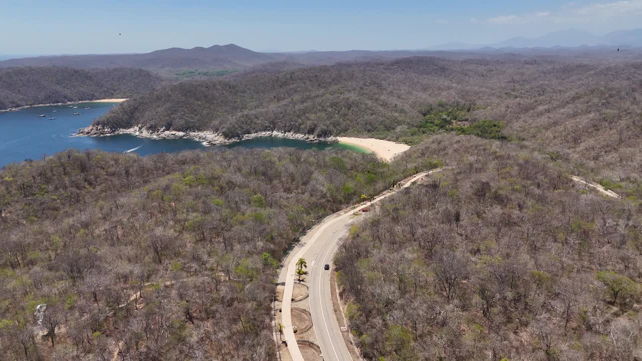 墨西哥瓦哈卡州华图尔科国家公园风景优美的道路视频素材