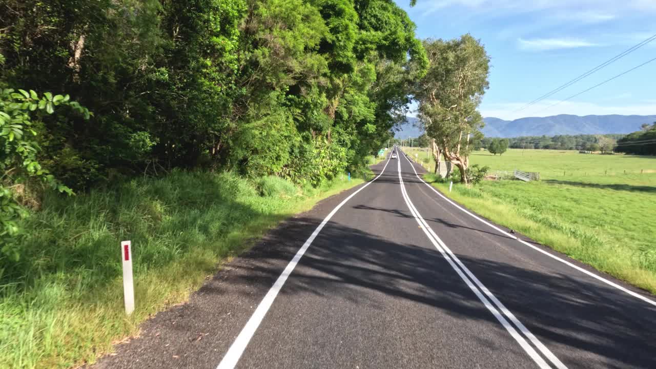 风景优美的乡村公路之旅视频素材