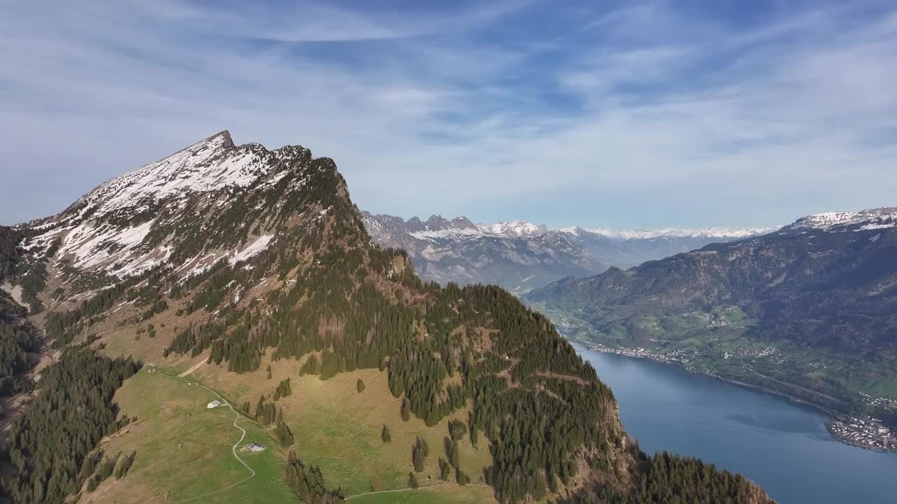 瑞士瓦伦塞湖白雪皑皑的山峰——航拍全景视频素材