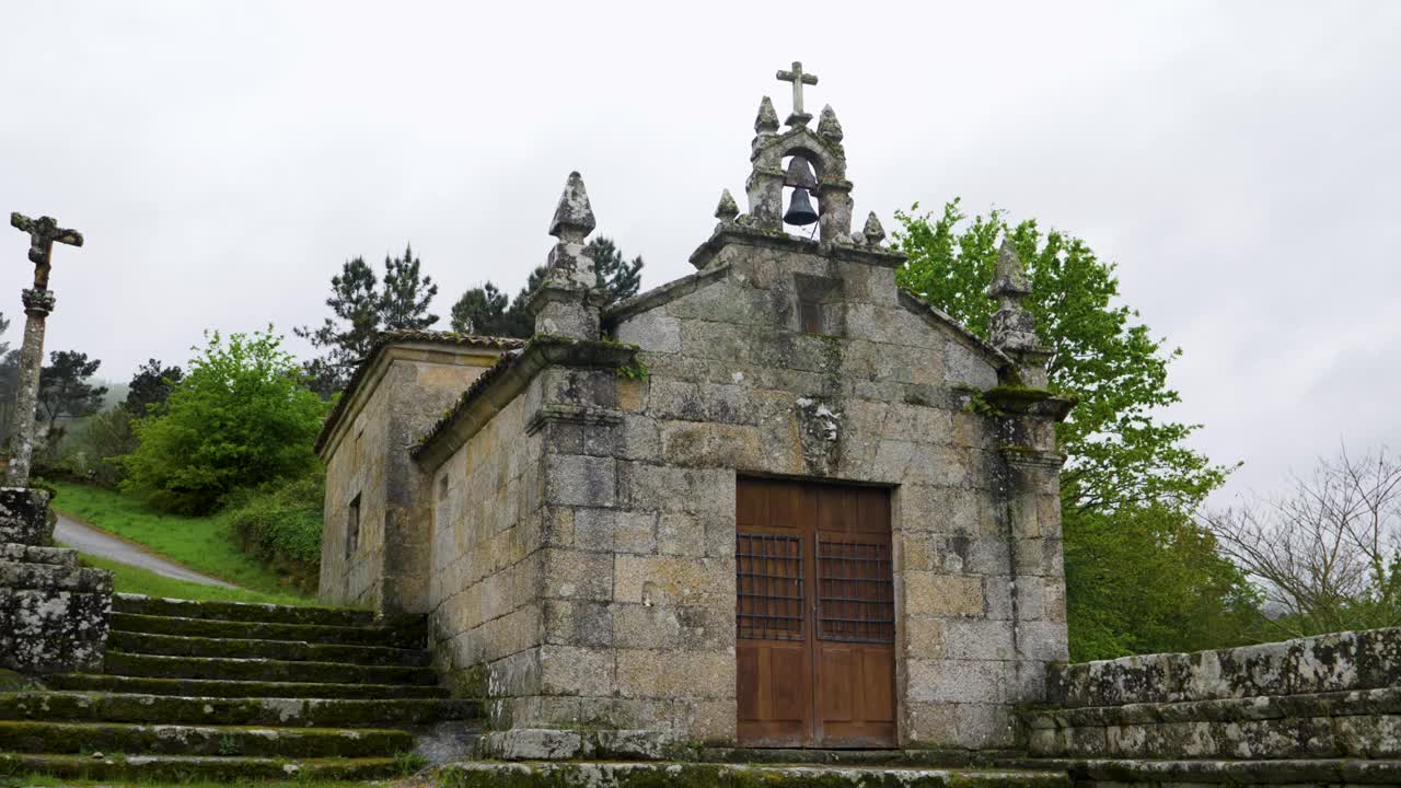 圣诞老人教堂María de Beade，欧伦斯，西班牙加利西亚视频素材