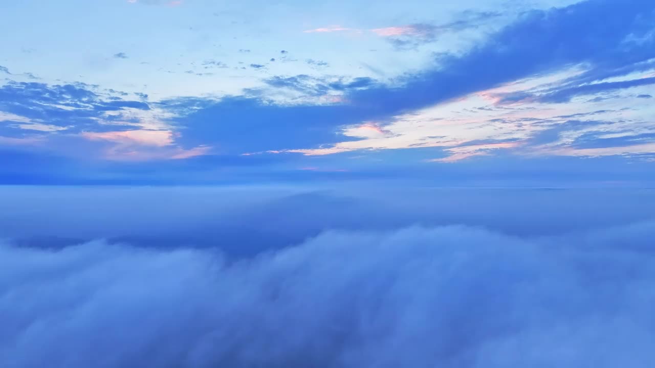 航拍日出、山云和雾视频素材