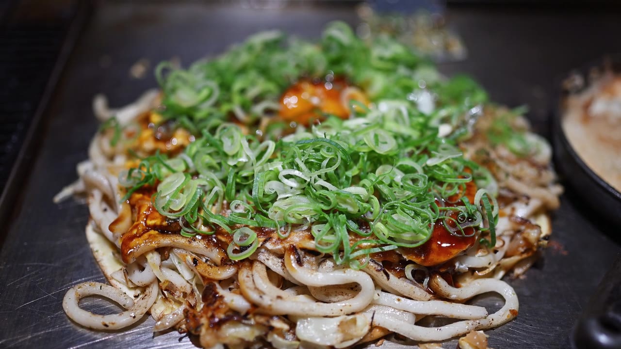 广岛烧，乌冬面视频素材画面4
