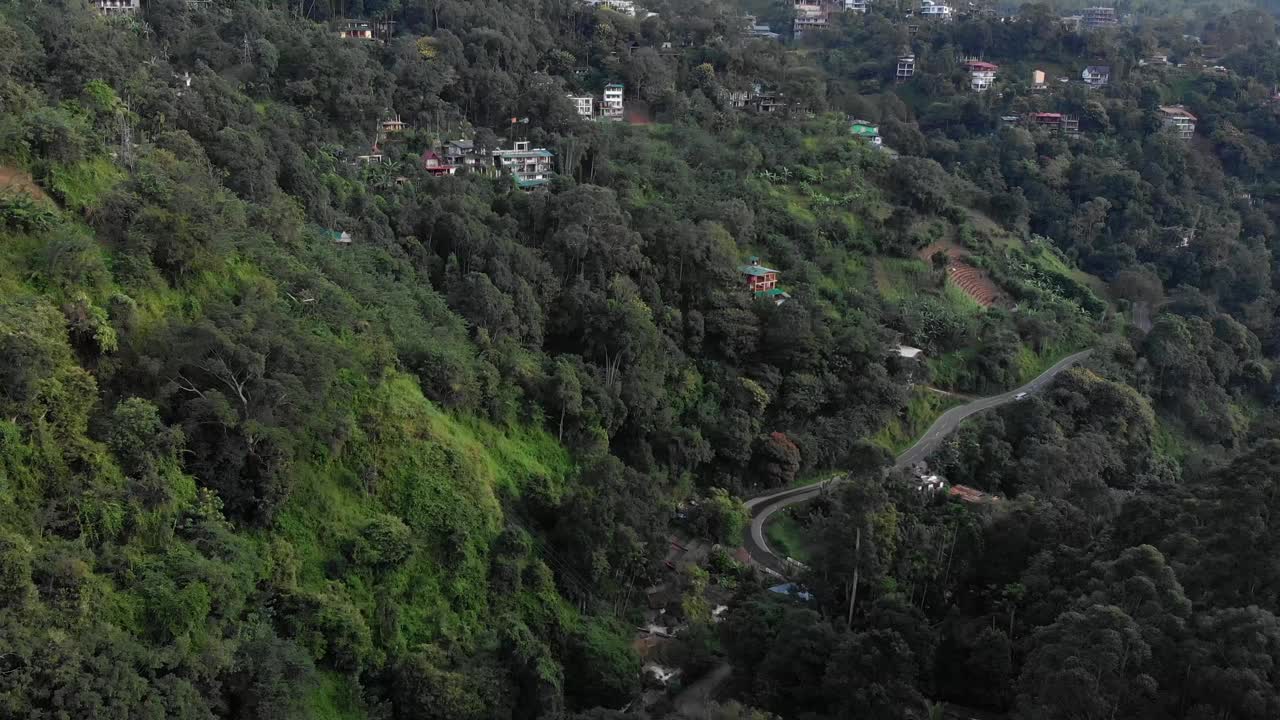 无人机拍摄的斯里兰卡埃拉山村视频素材