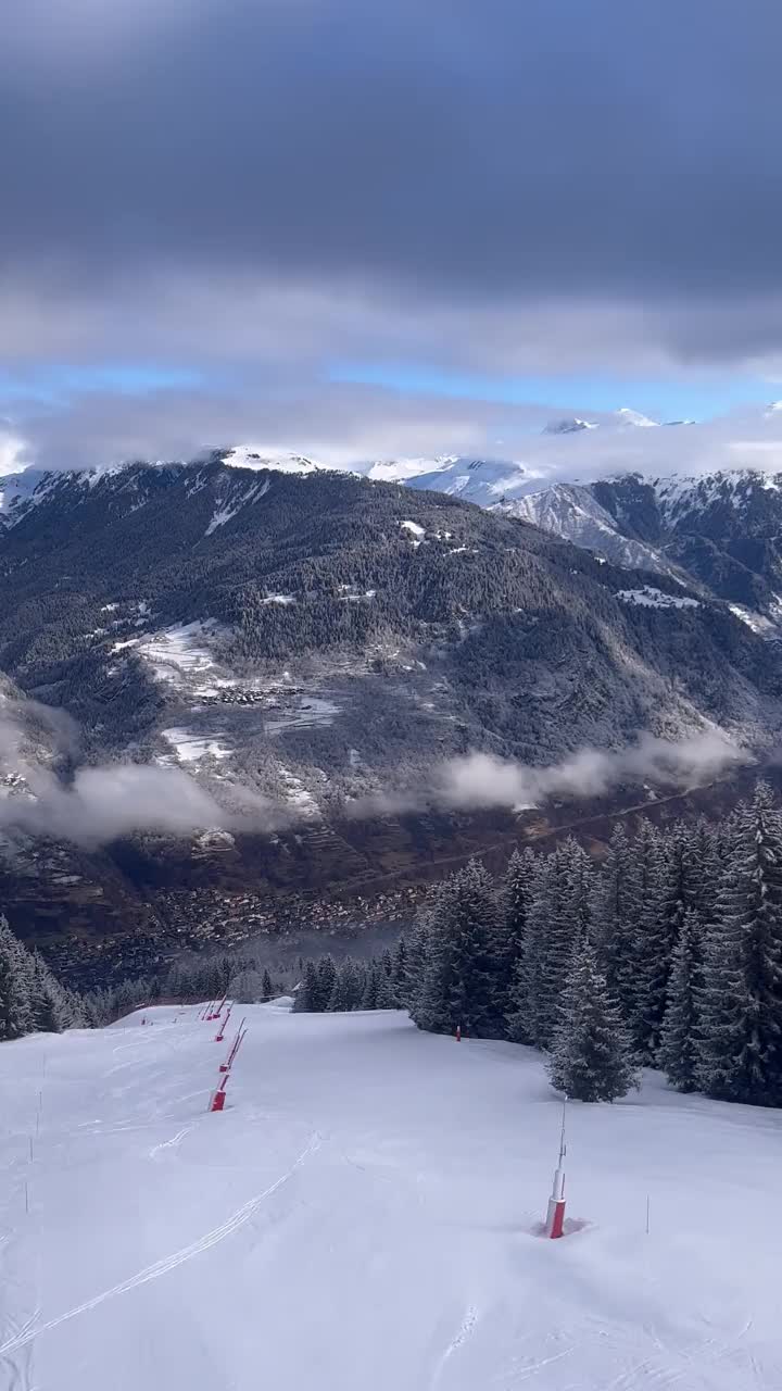 法国阿尔卑斯山脉Courchevel的冬季风景。视频素材