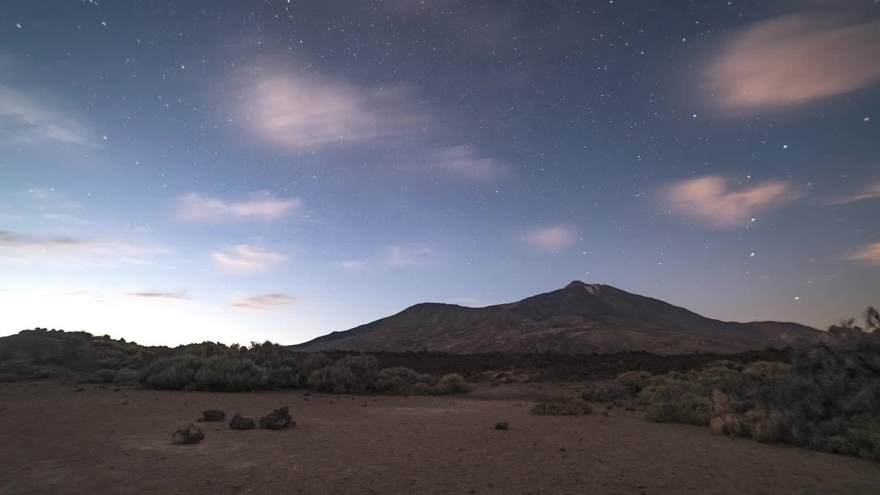 在特内里费火山上方，银河般的时间流逝视频素材