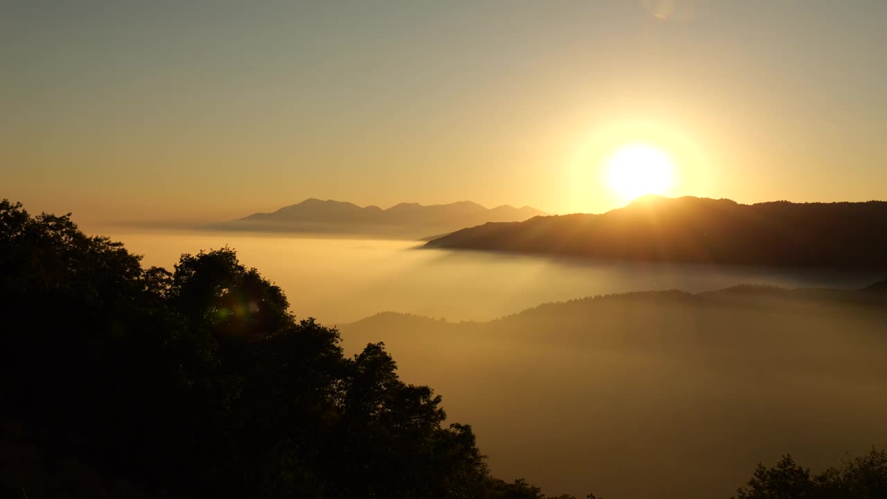 日落时的圣巴纳迪诺加州山脉视频素材