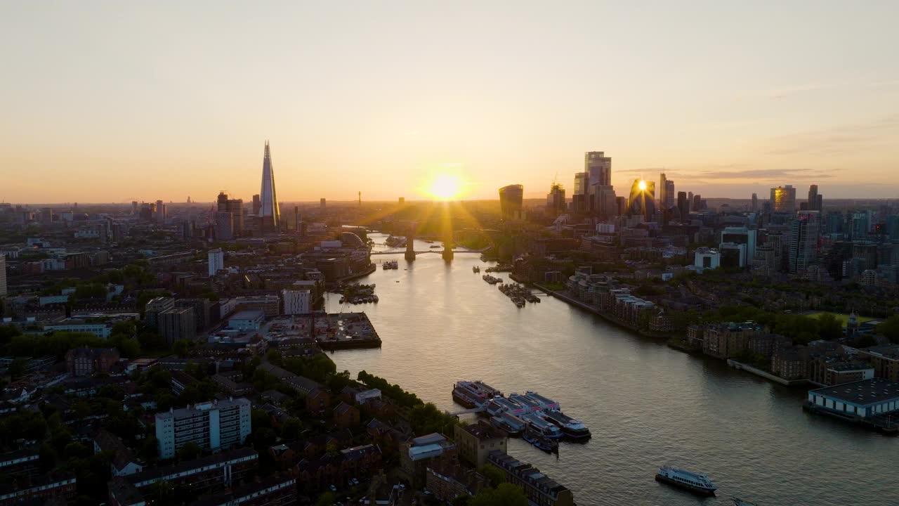 空中直升机俯瞰著名城市伦敦的全景。视频素材