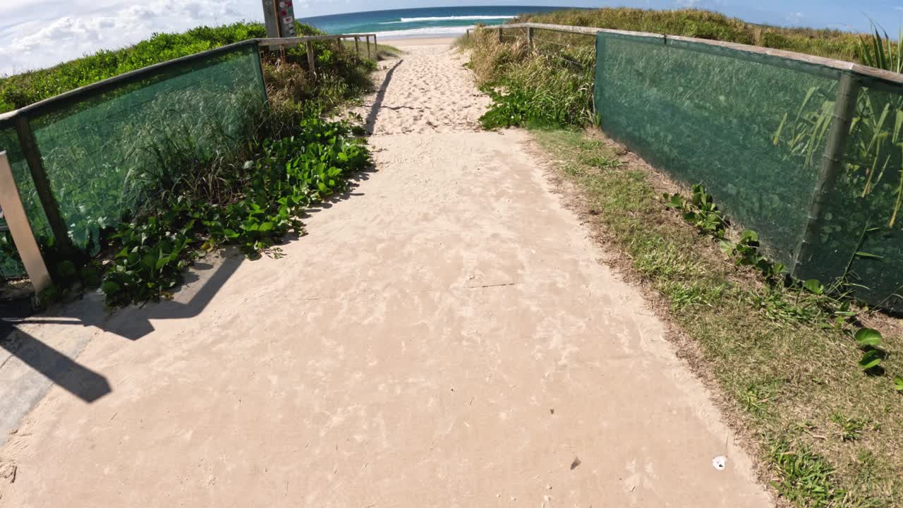 通往泳滩的通道视频素材