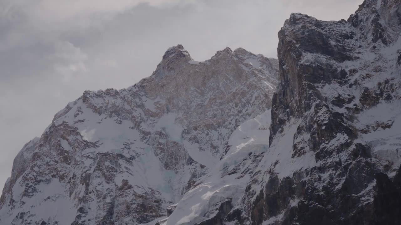 尼泊尔喜马拉雅雪山云图摄于贾努大本营视频素材