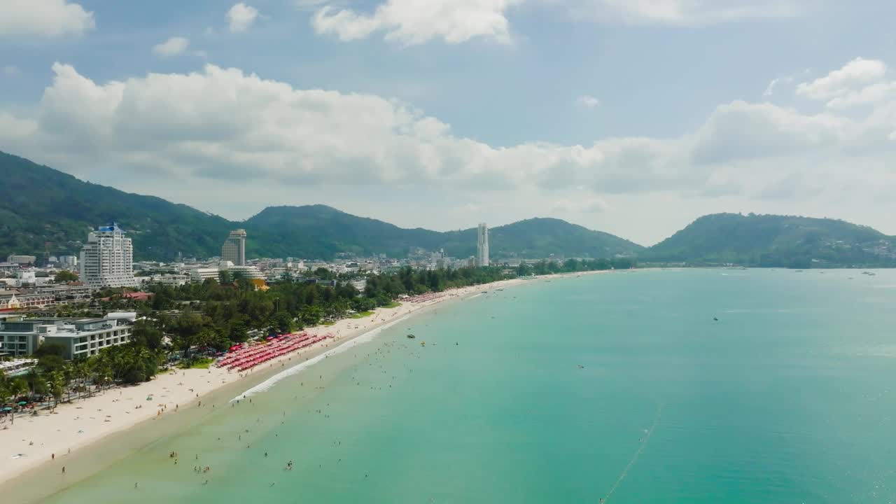 鸟瞰海滨城市视频素材