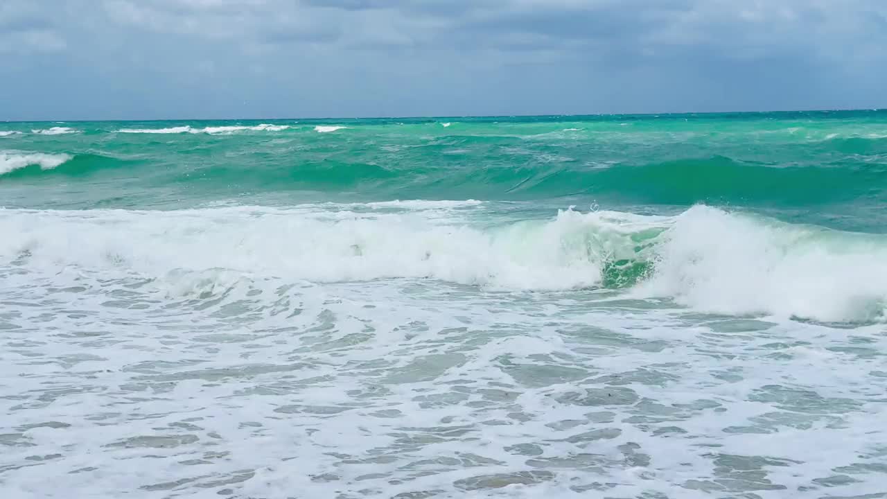 迈阿密海滩上的海浪视频下载