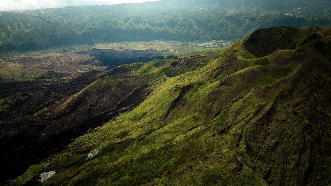 宁静，景色宁静，火山熔岩场，山地地形，空中视频素材