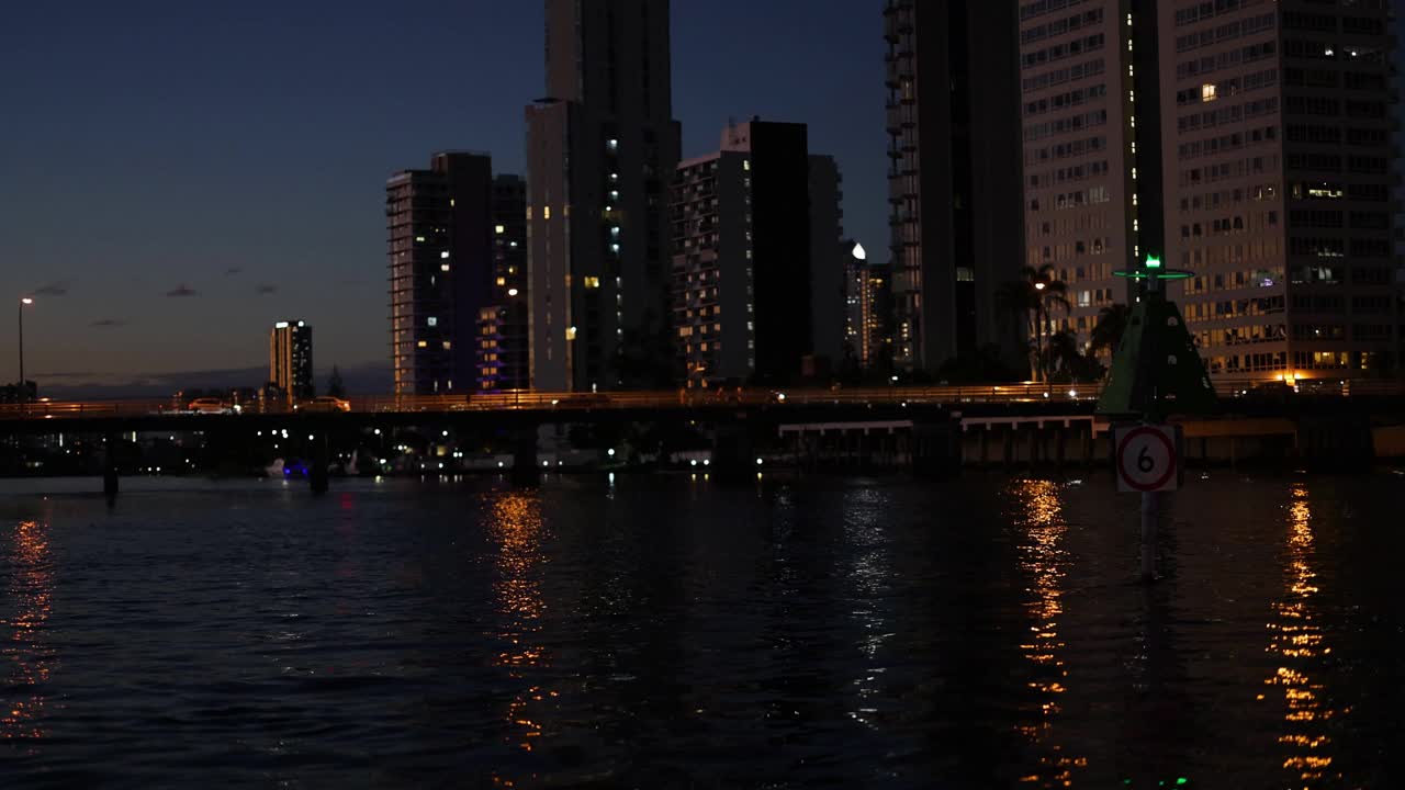 运河边的夜景视频素材