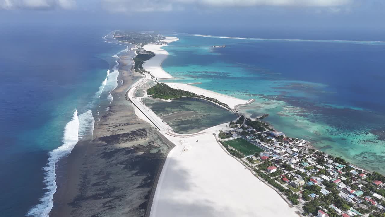 马尔代夫海岸填海工程鸟瞰图。视频素材